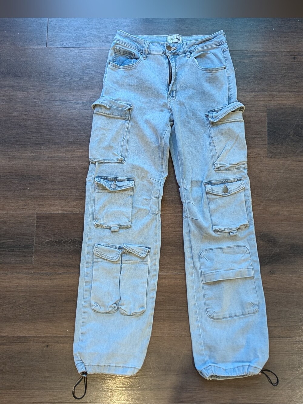 Fashion Nova sz. 9 light wash denim cargo pants